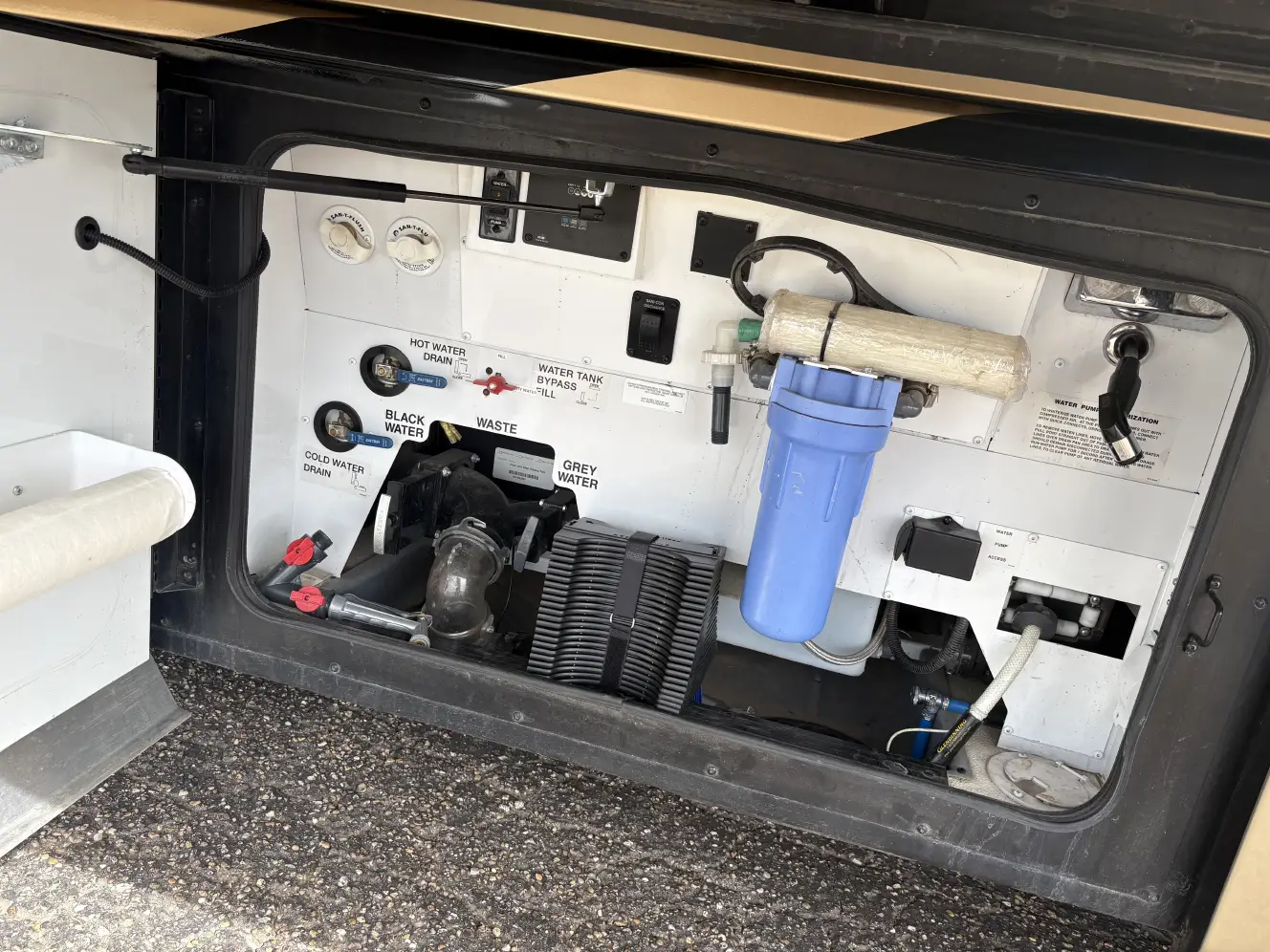 A photo of this 2019 American Coach 45A