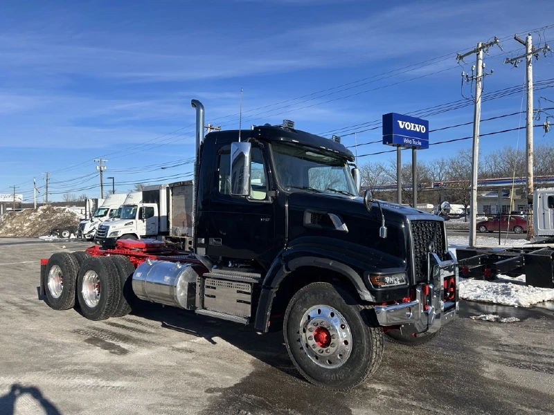 2026 VOLVO VHD64FT300
