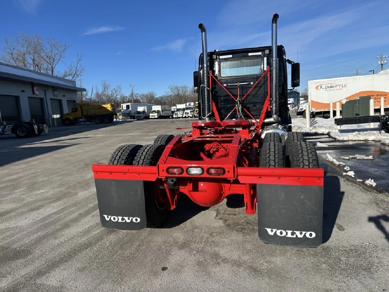 2026 VOLVO VHD64FT300