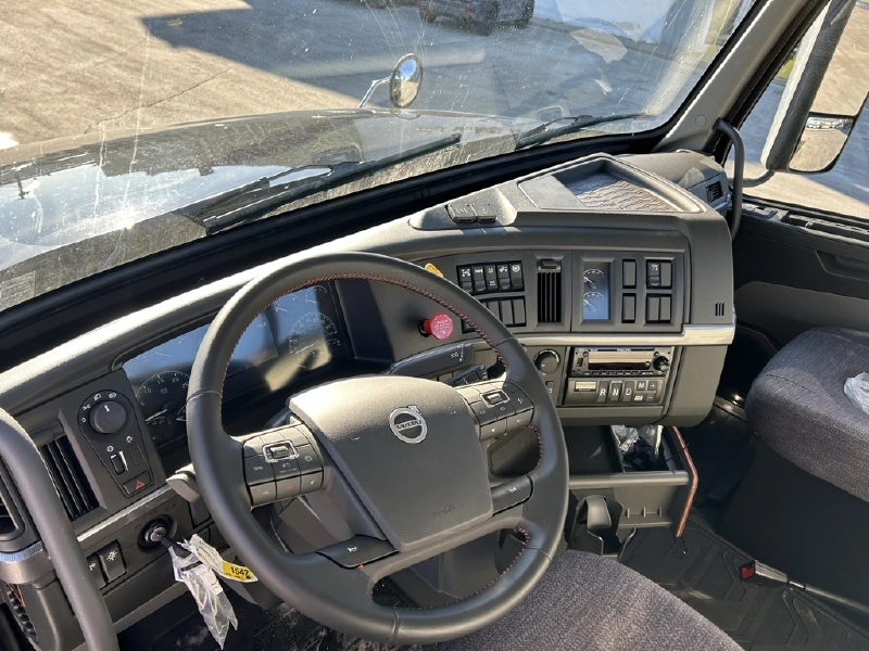 2026 VOLVO VHD64FT300