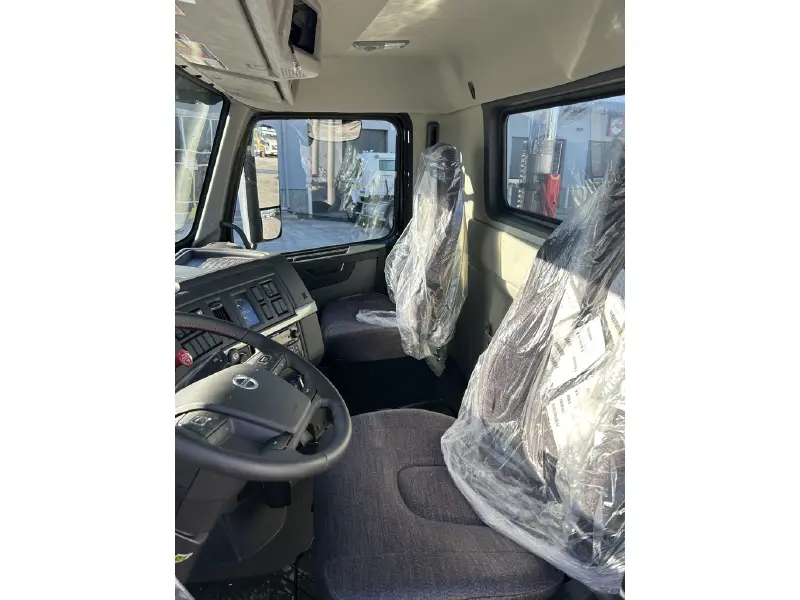 2026 VOLVO VHD64FT300