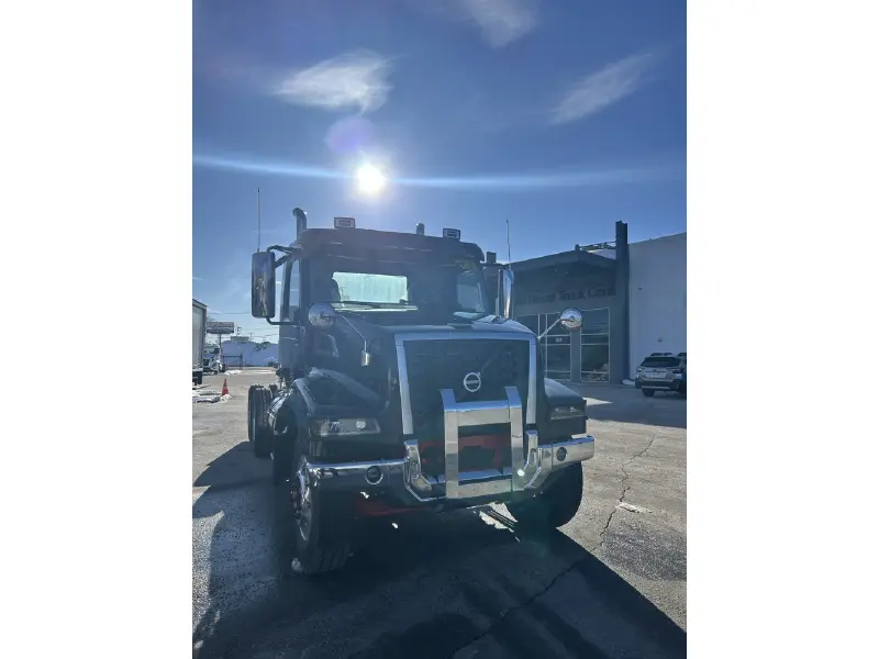 2026 VOLVO VHD64FT300
