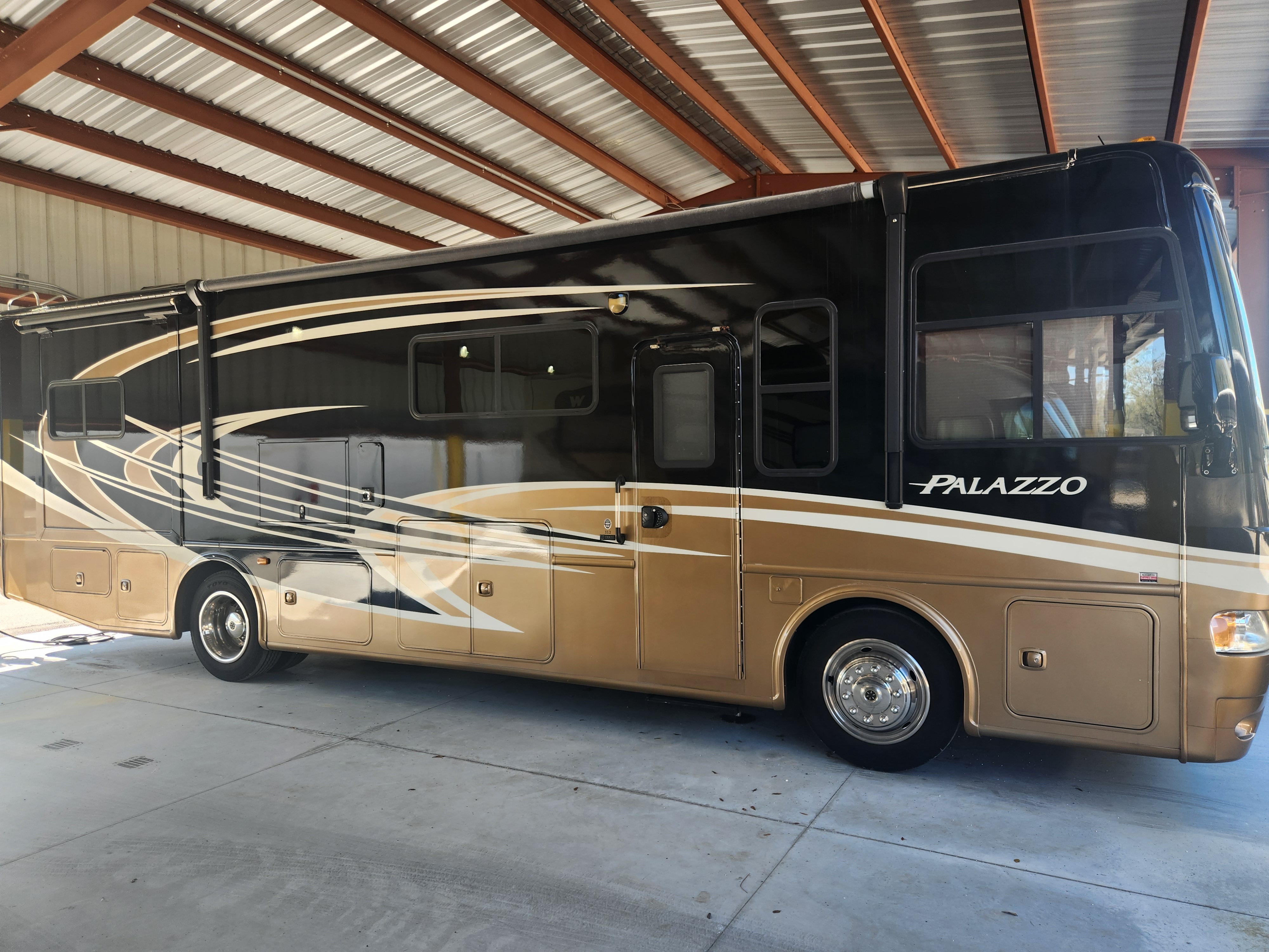2013 Thor Motor Coach PALAZZO 33 2 RV