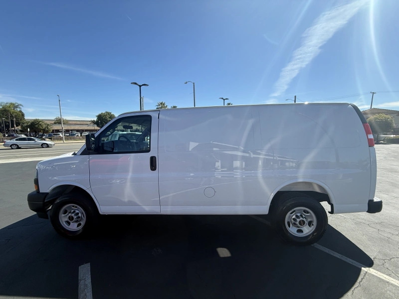 2026 GMC SAVANA 2500 V8 GAS