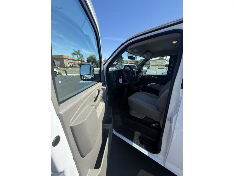 2026 GMC SAVANA 2500 V8 GAS