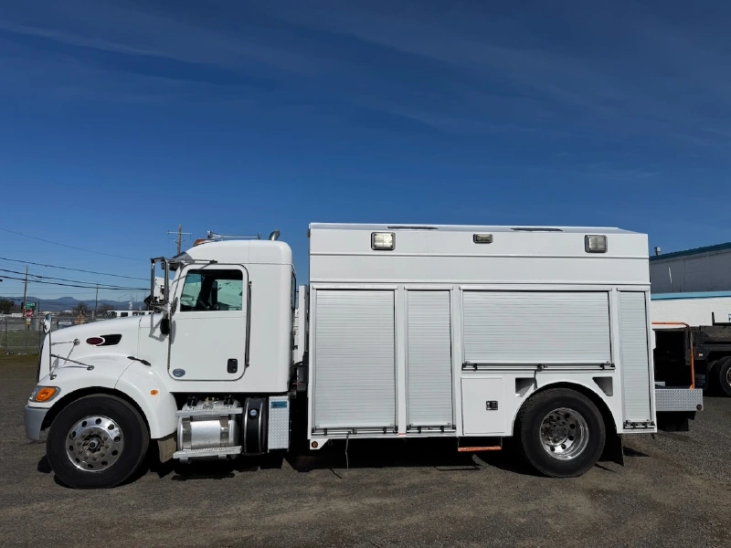 2013 PETERBILT 337