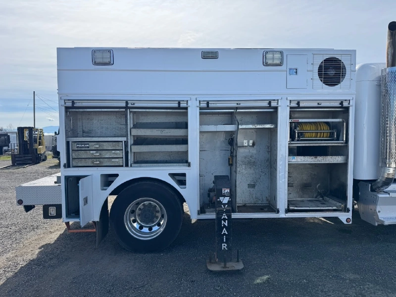 2013 PETERBILT 337