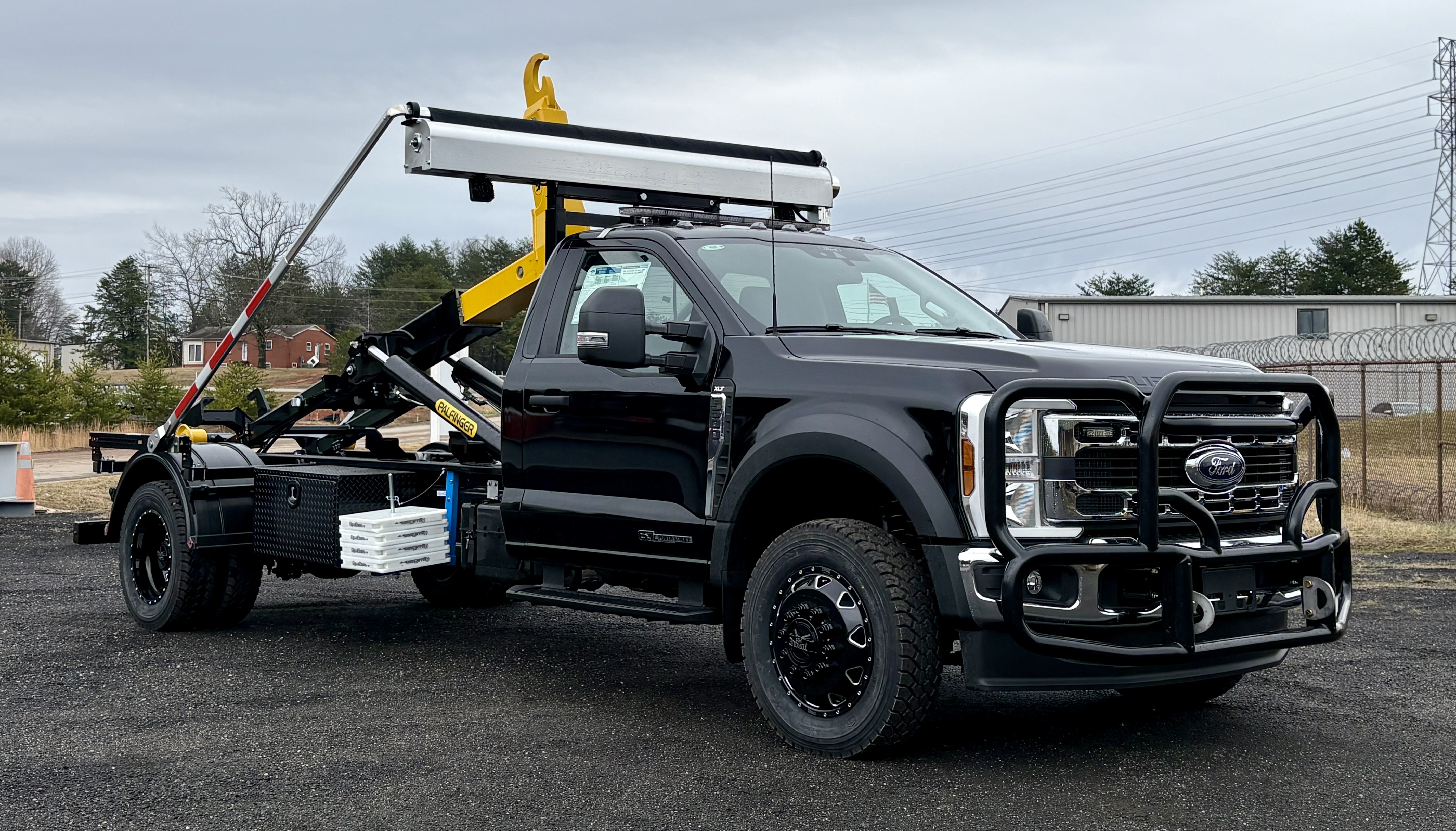 2026 FORD F600 XLT - PALFINGER HT160L HOOK LIFT - "MidKnight" XLT in Statesville, NC