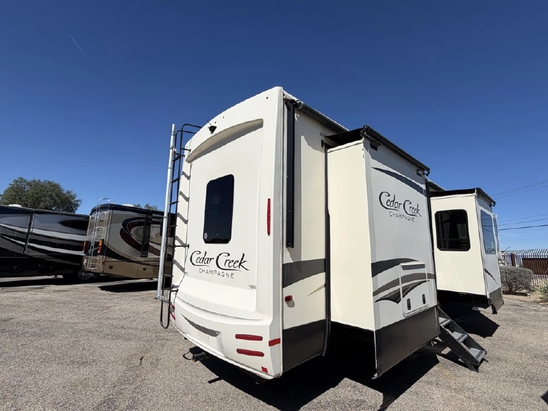 2020 FOREST RIVER CEDAR CREEK CHAMPAGNE 38EFK