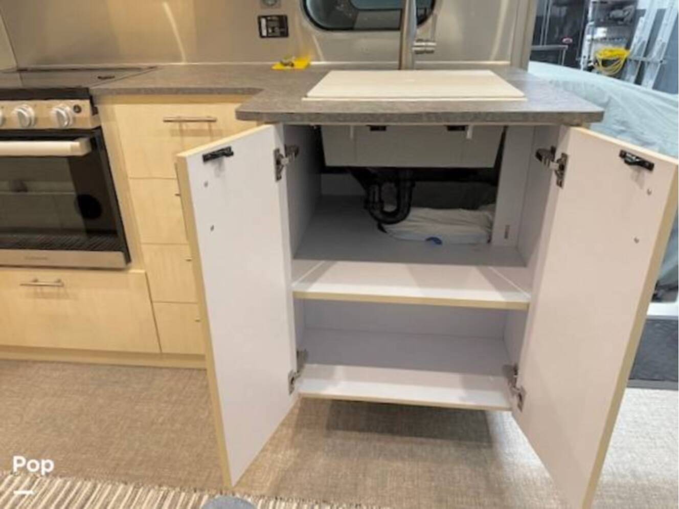 A photo of this 2022 Airstream Flying Cloud 27FB Queen