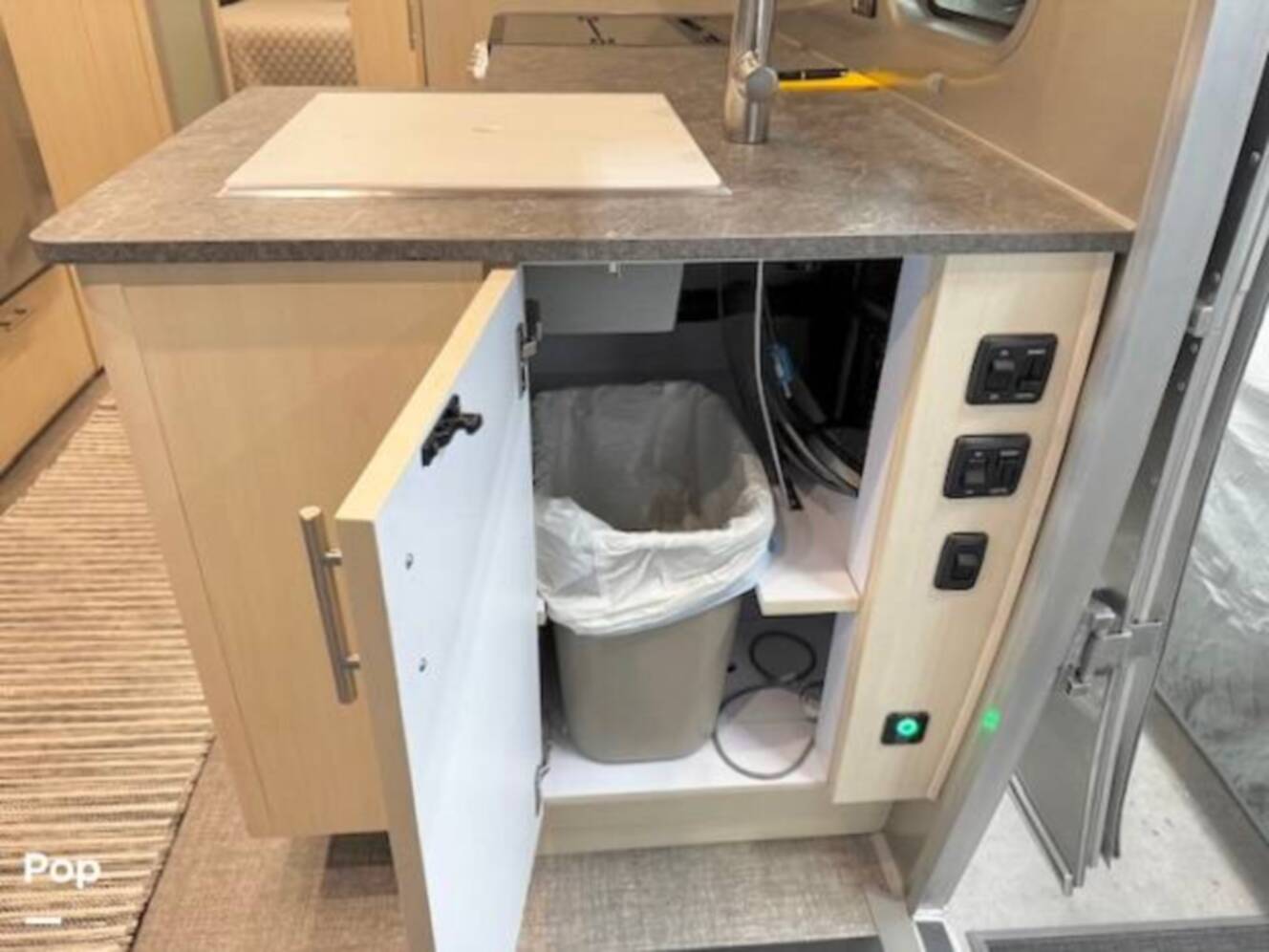 A photo of this 2022 Airstream Flying Cloud 27FB Queen