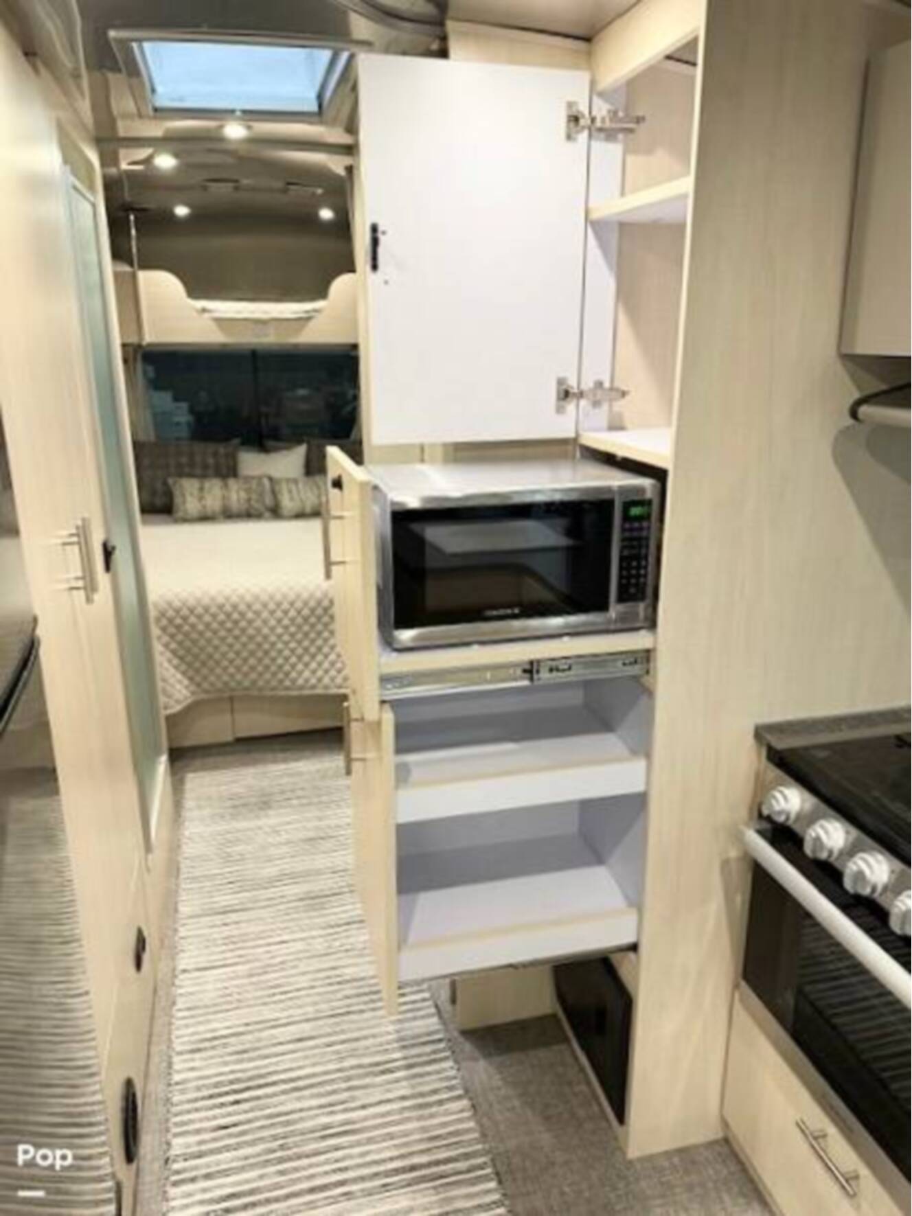 A photo of this 2022 Airstream Flying Cloud 27FB Queen