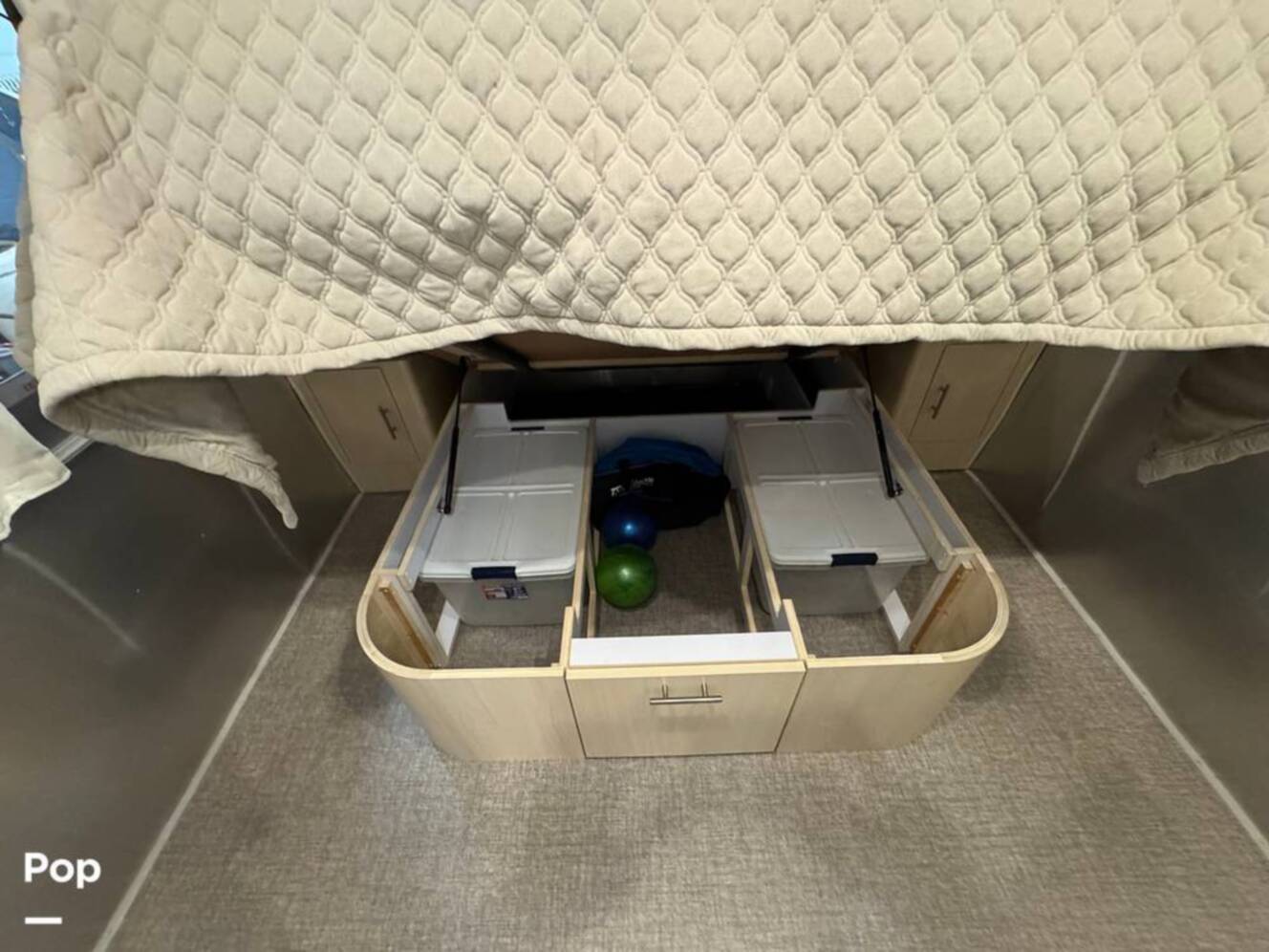 A photo of this 2022 Airstream Flying Cloud 27FB Queen