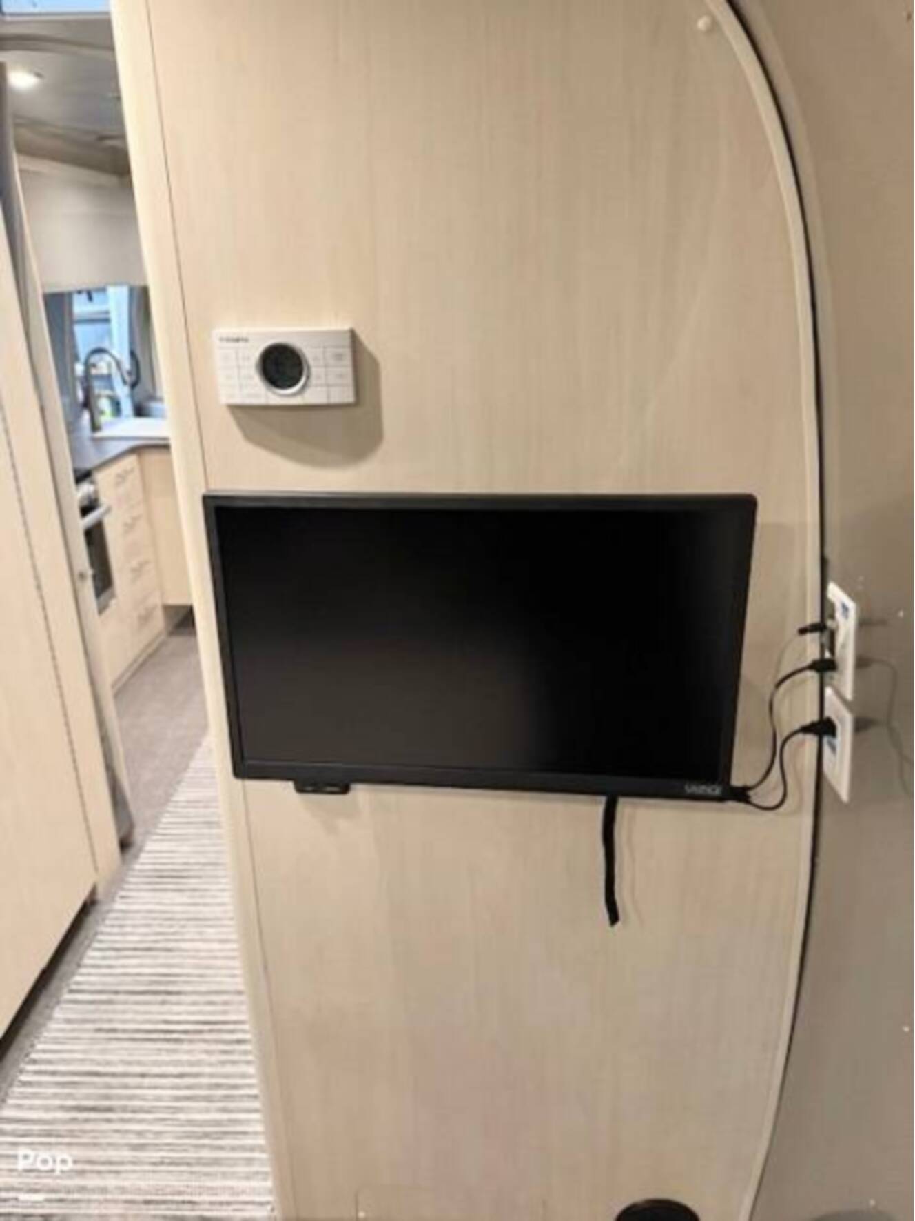 A photo of this 2022 Airstream Flying Cloud 27FB Queen