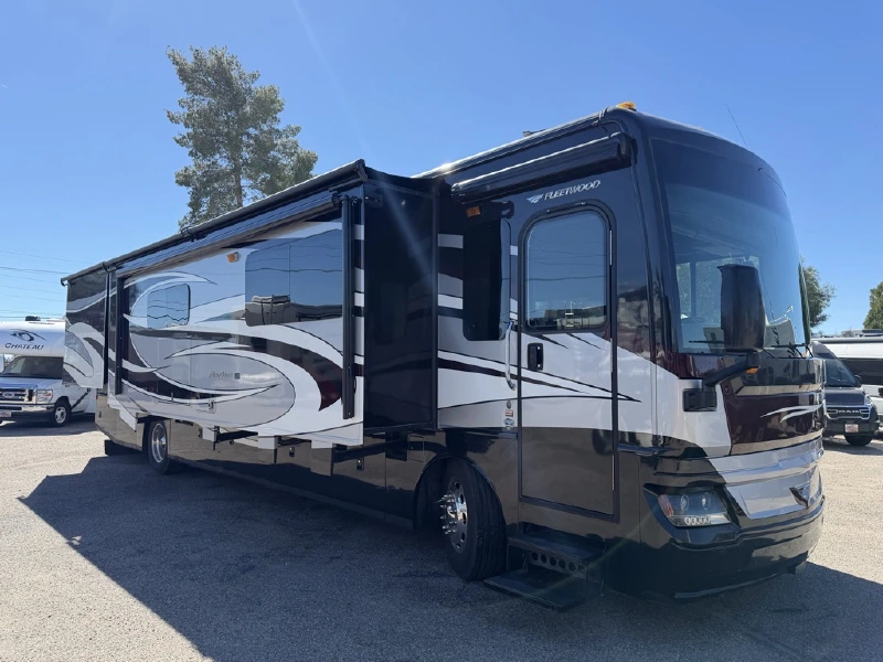 2017 FLEETWOOD PACE ARROW LXE 38F