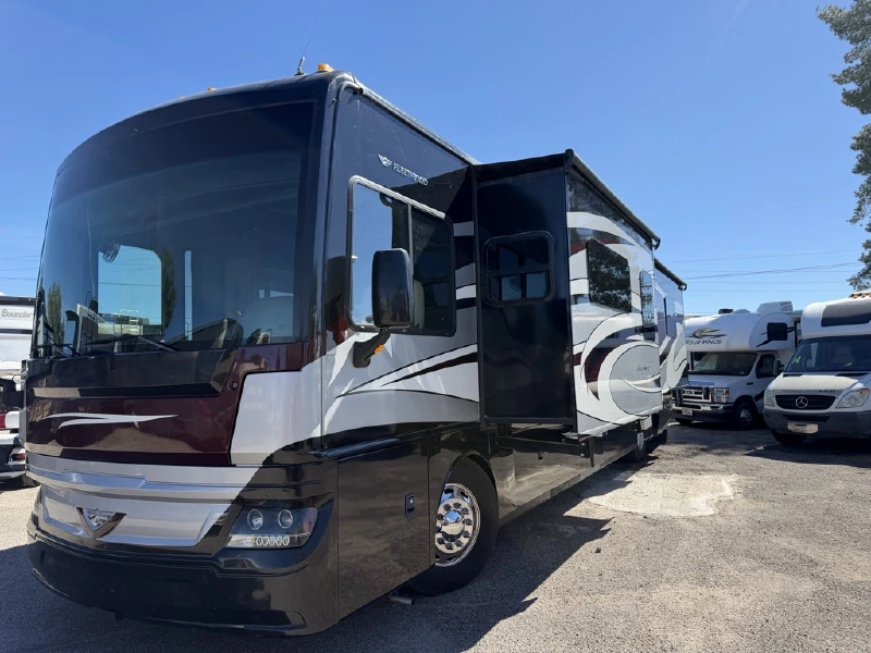 2017 FLEETWOOD PACE ARROW LXE 38F