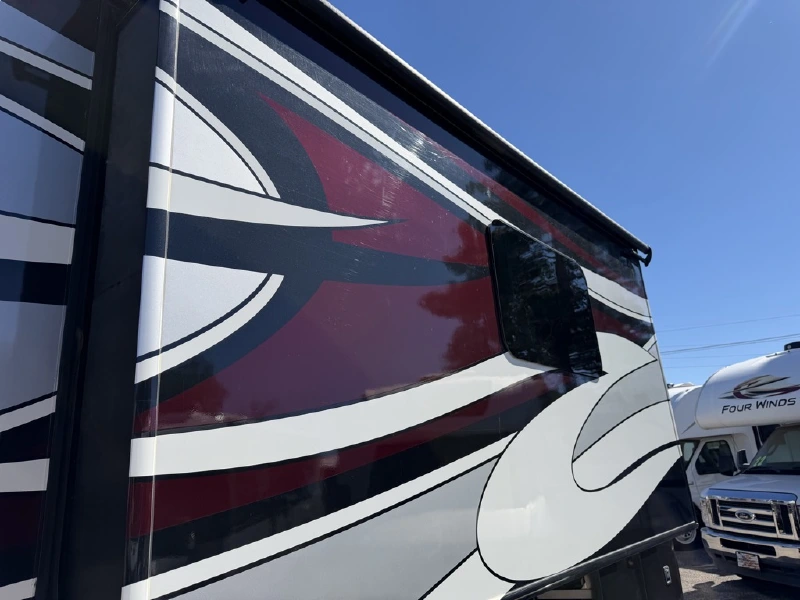 2017 FLEETWOOD PACE ARROW LXE 38F