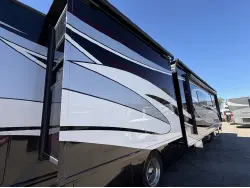2017 FLEETWOOD PACE ARROW LXE 38F