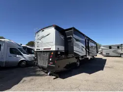 2017 FLEETWOOD PACE ARROW LXE 38F