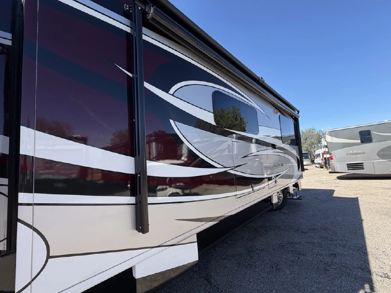 2017 FLEETWOOD PACE ARROW LXE 38F