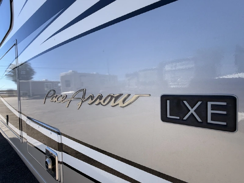 2017 FLEETWOOD PACE ARROW LXE 38F