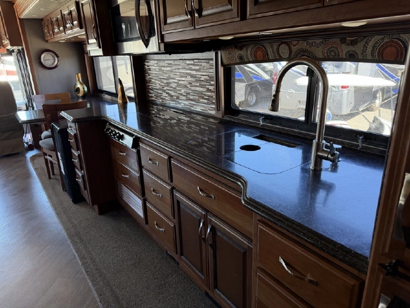 2017 FLEETWOOD PACE ARROW LXE 38F