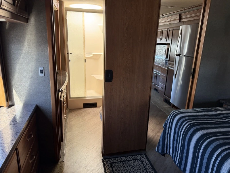 2017 FLEETWOOD PACE ARROW LXE 38F