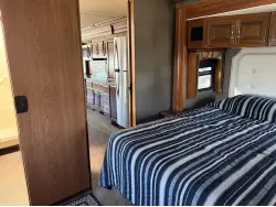 2017 FLEETWOOD PACE ARROW LXE 38F