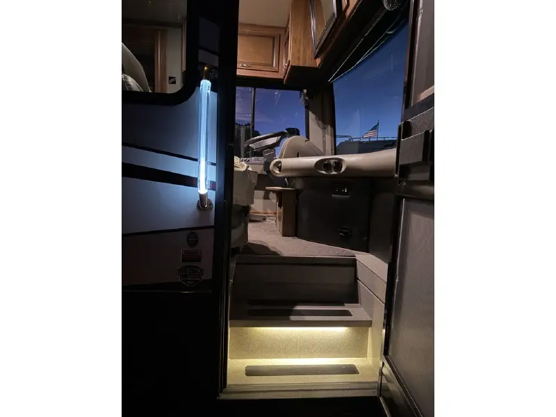 2017 FLEETWOOD PACE ARROW LXE 38F
