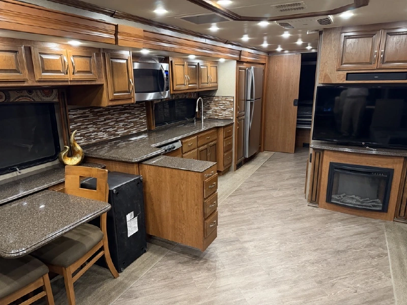 2017 FLEETWOOD PACE ARROW LXE 38F