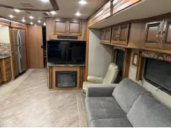 2017 FLEETWOOD PACE ARROW LXE 38F