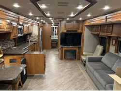 2017 FLEETWOOD PACE ARROW LXE 38F