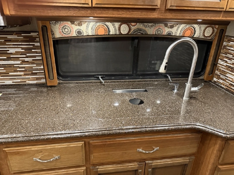 2017 FLEETWOOD PACE ARROW LXE 38F