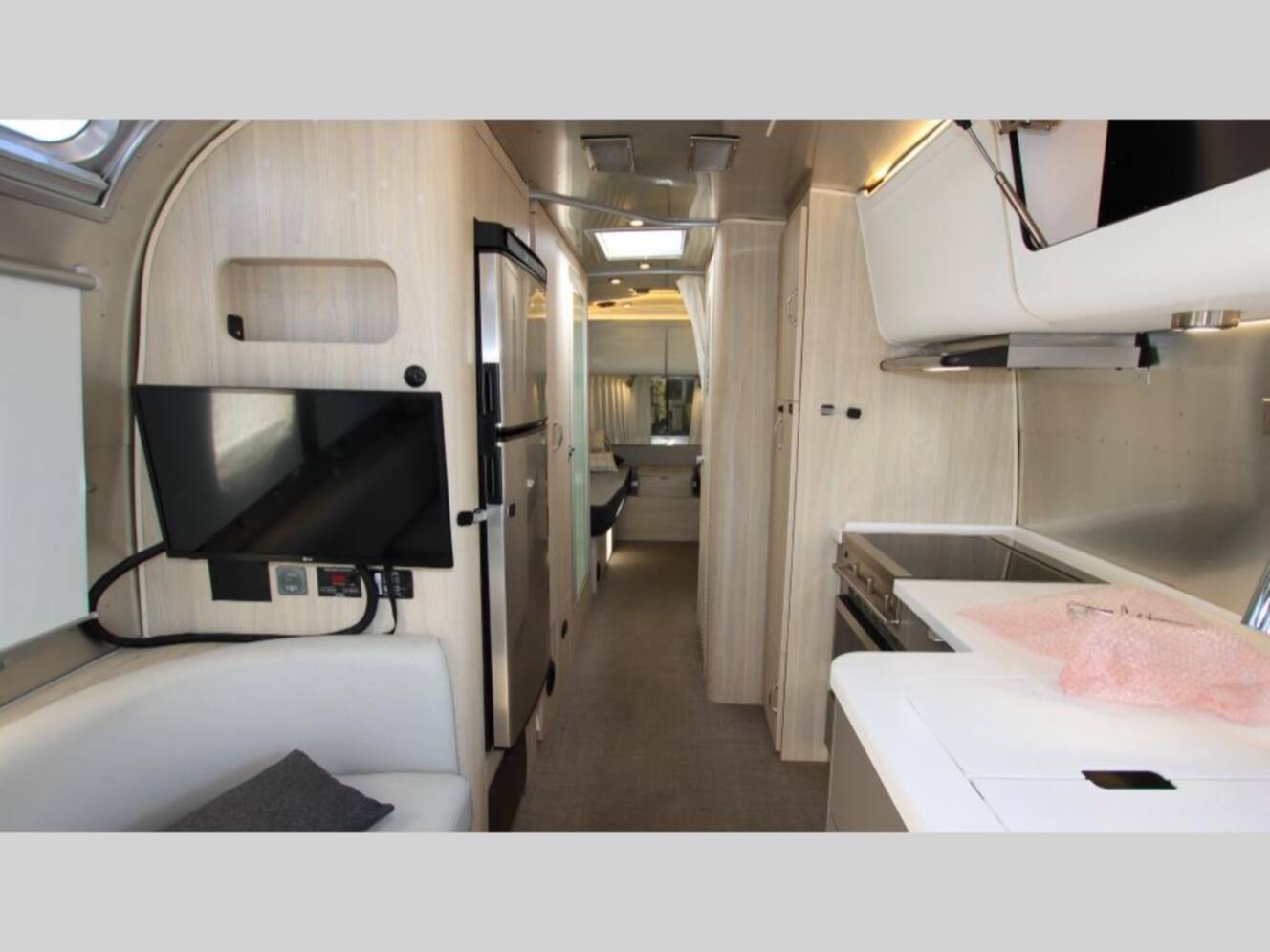 A photo of this 2021 Airstream Globetrotter 27FBT