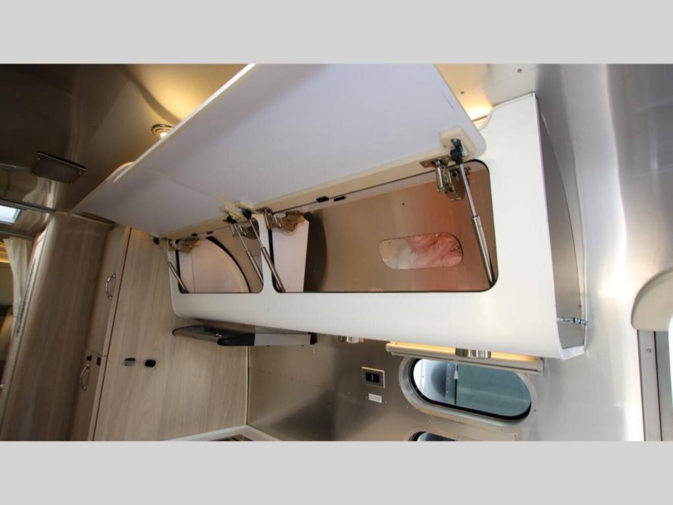A photo of this 2021 Airstream Globetrotter 27FBT