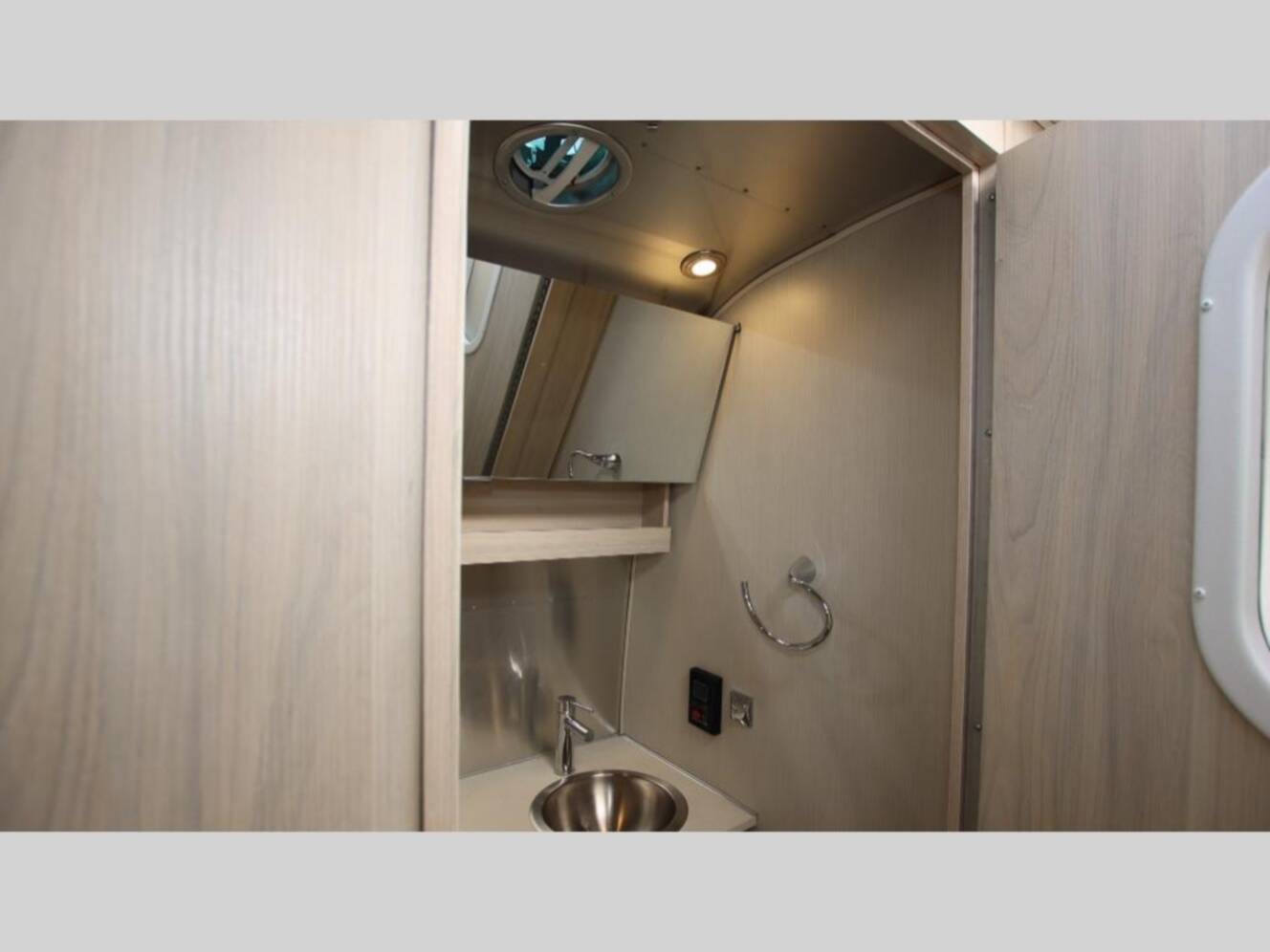 A photo of this 2021 Airstream Globetrotter 27FBT