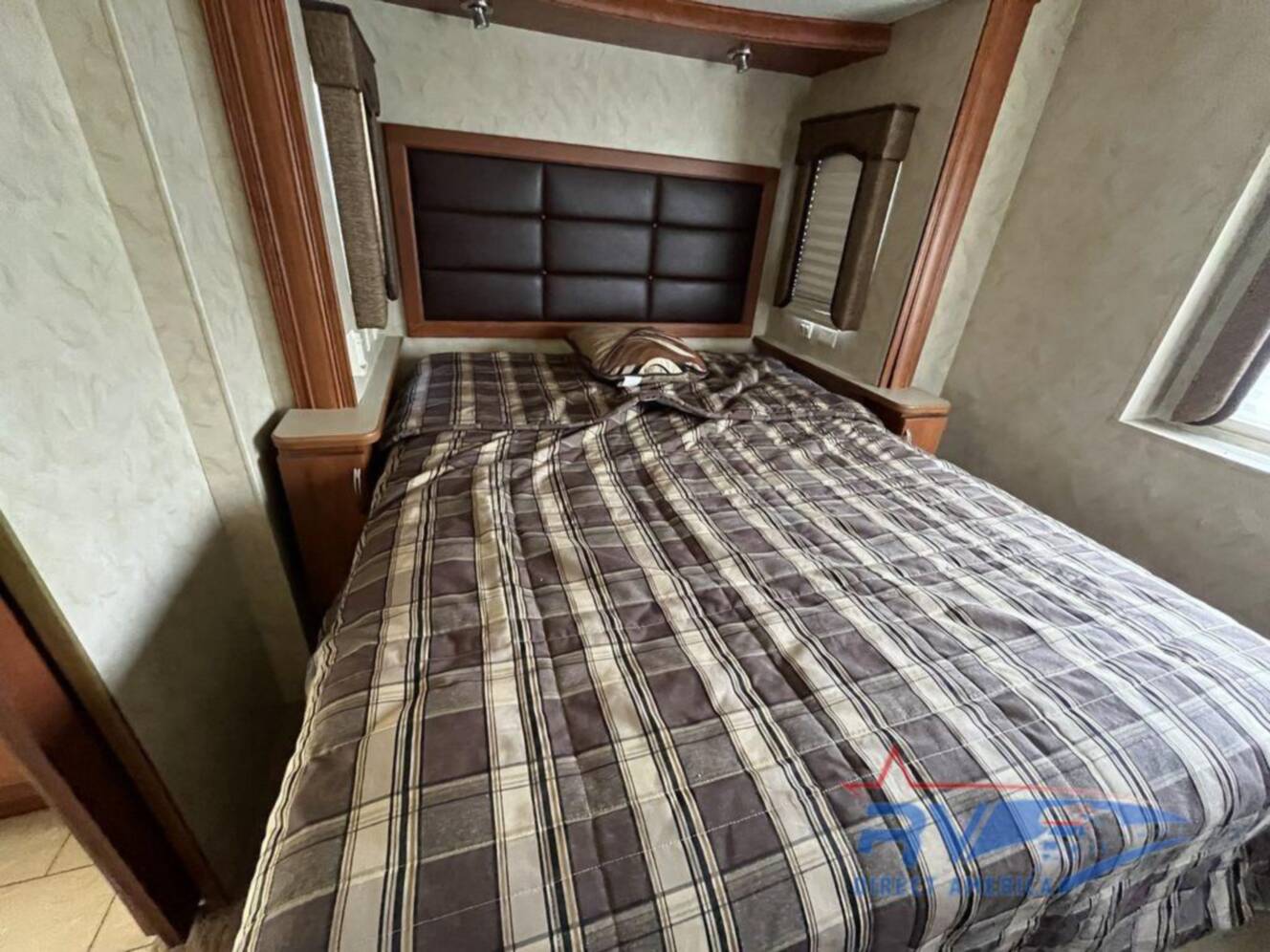 A photo of this 2009 Monaco Monarch Serries 36PCT