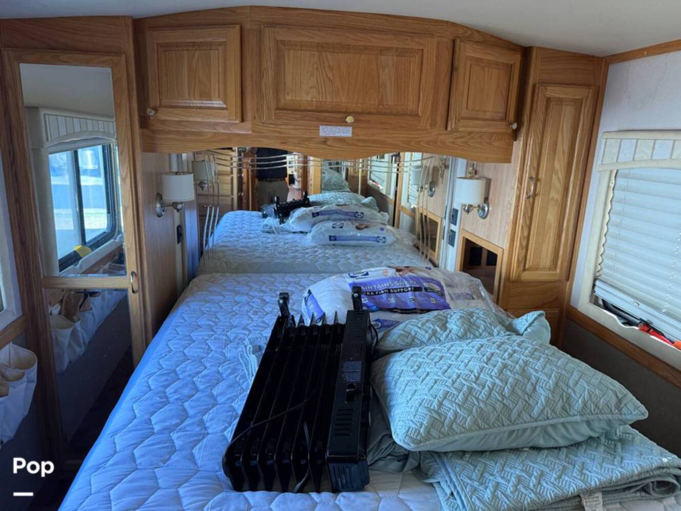 A photo of this 2006 Airstream Skydeck XL XL390