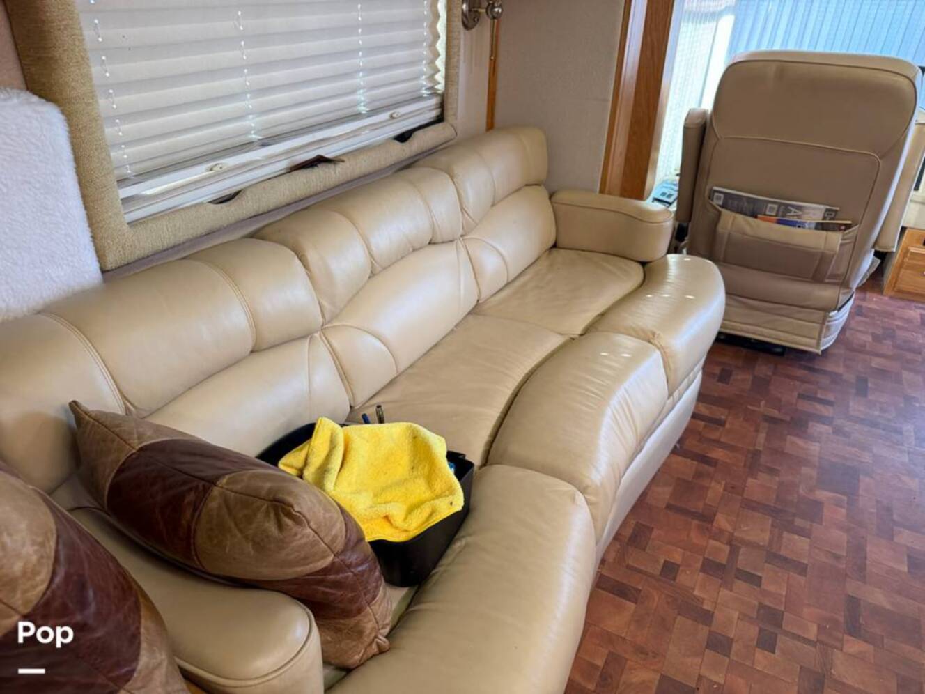 A photo of this 2006 Airstream Skydeck XL XL390