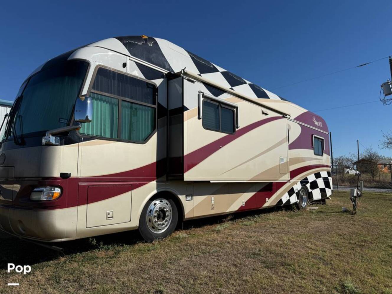 A photo of this 2006 Airstream Skydeck XL XL390