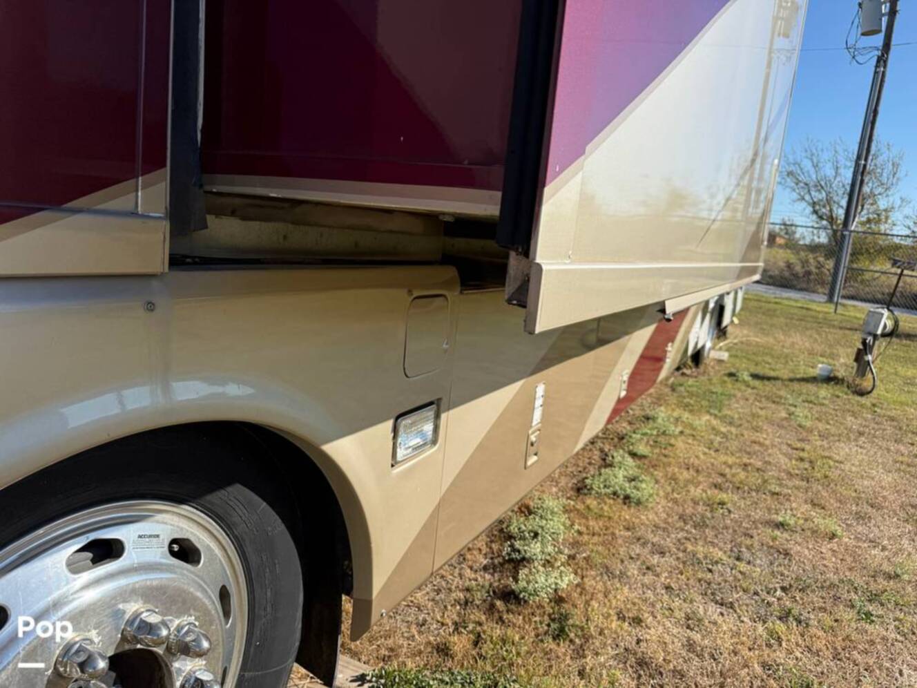 A photo of this 2006 Airstream Skydeck XL XL390