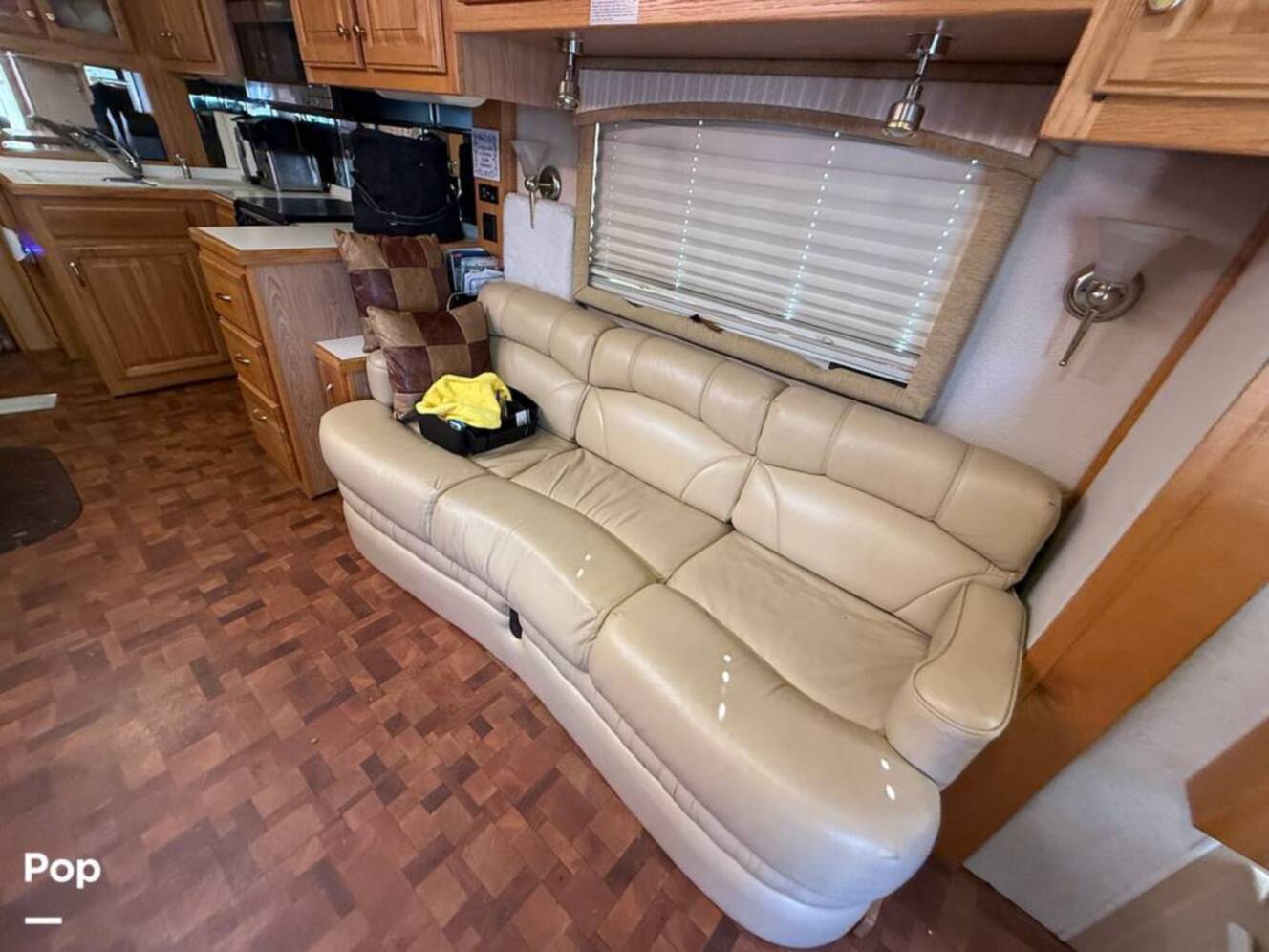 A photo of this 2006 Airstream Skydeck XL XL390