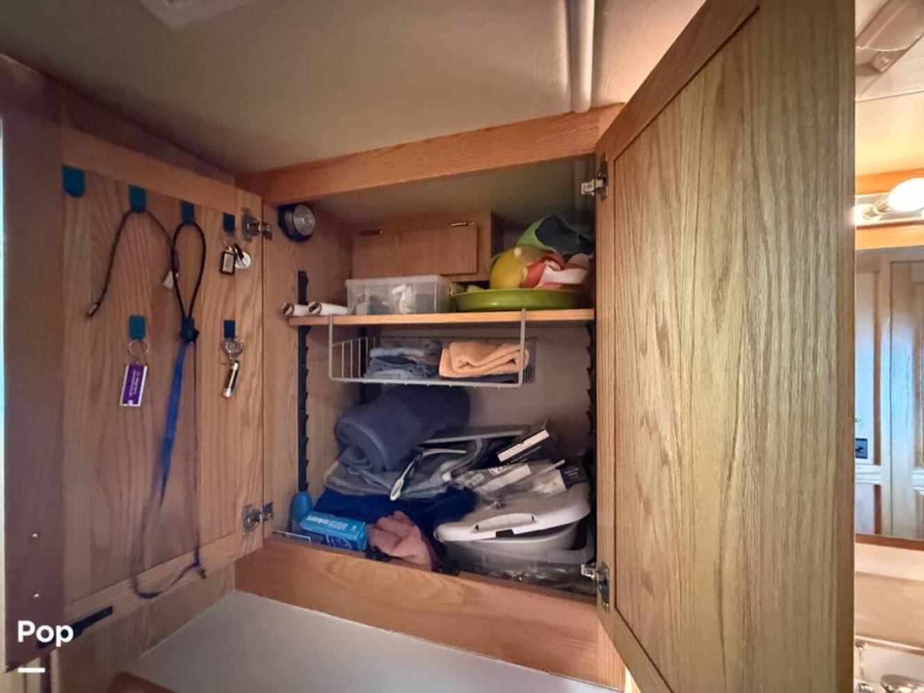 A photo of this 2006 Airstream Skydeck XL XL390