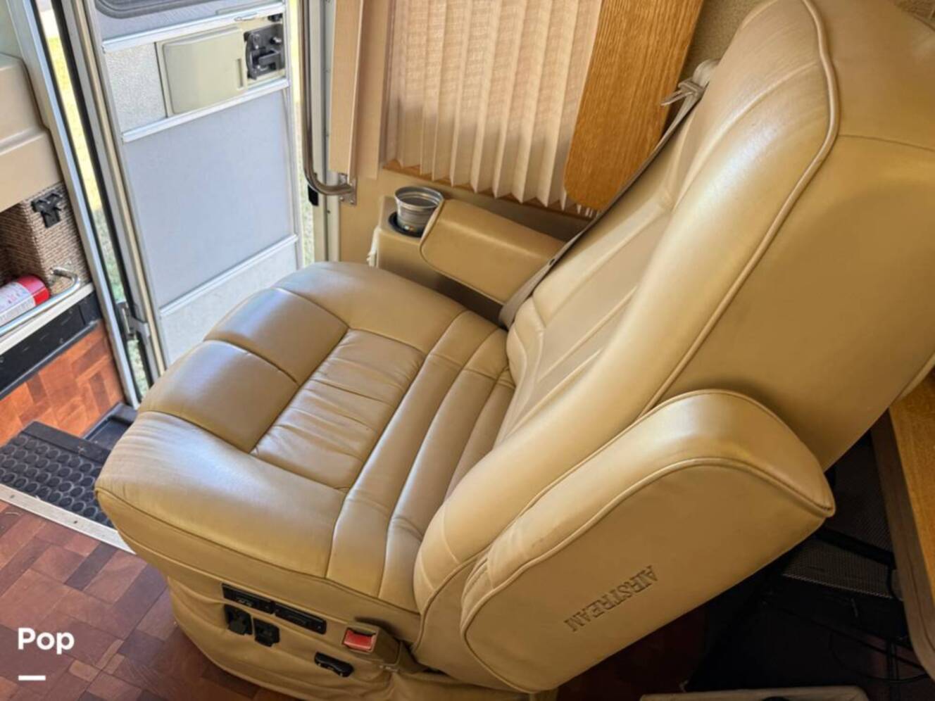 A photo of this 2006 Airstream Skydeck XL XL390
