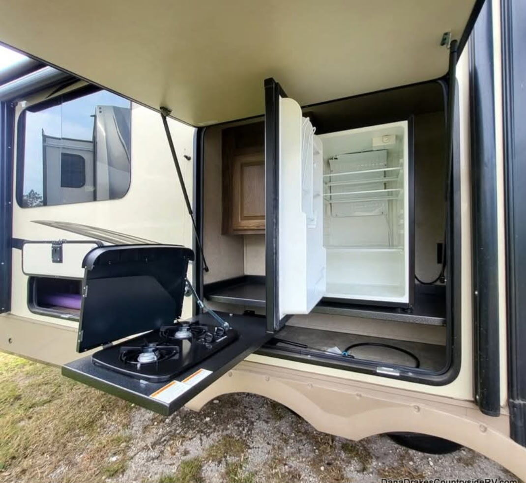 2018 Forest River ROCKWOOD 8332SB in new kent VT