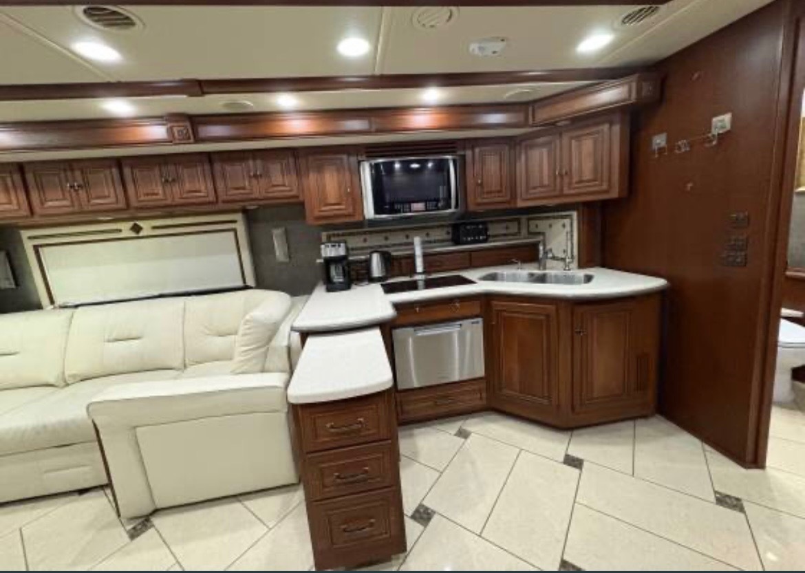 2013 Winnebago TOUR 42QD in lubbock TX