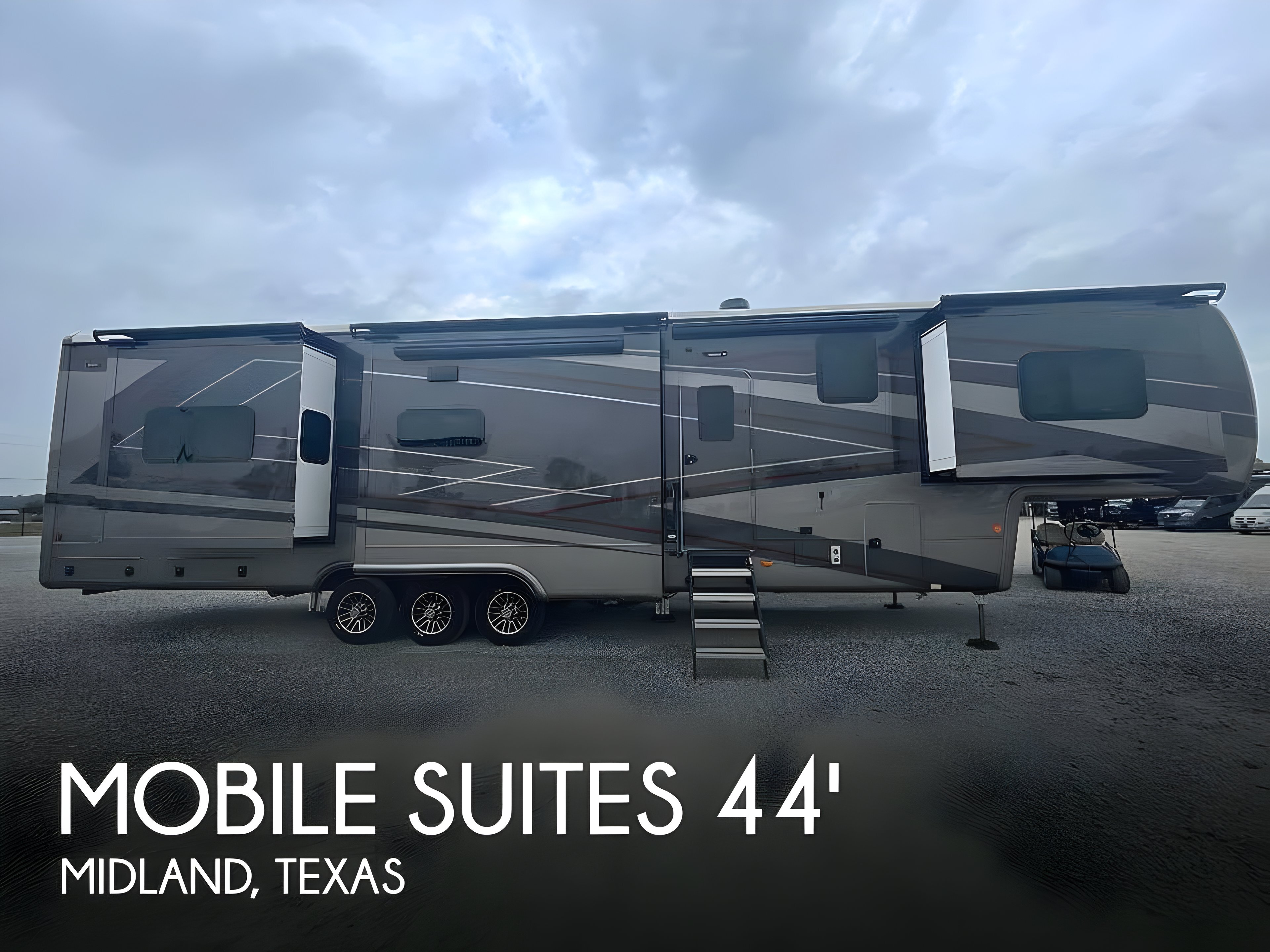 2025 DRV Mobile Suites 44 Orlando in midland TX