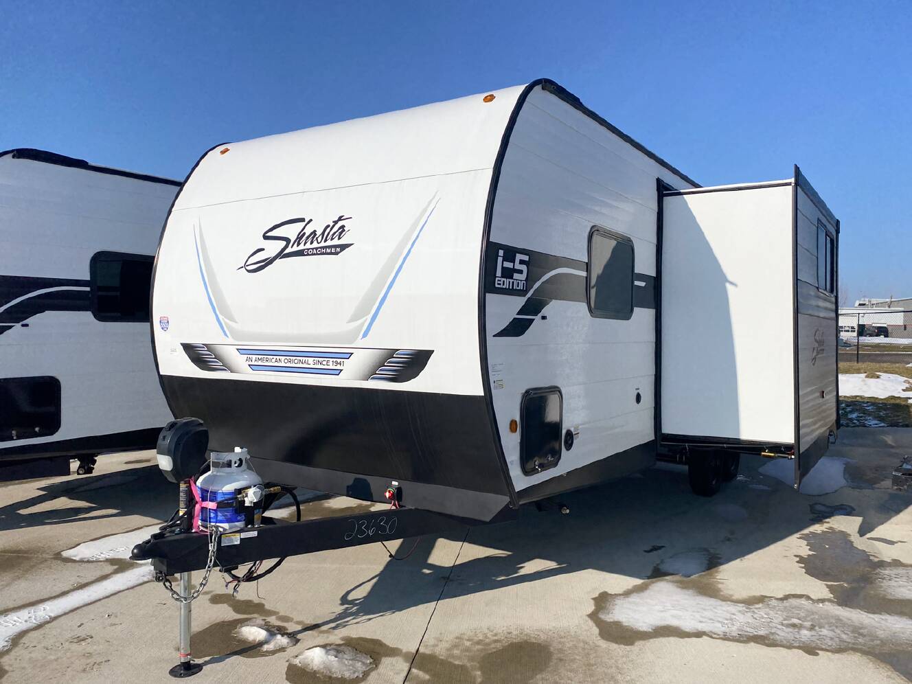 A photo of this 2025 Shasta I-5 526RBS