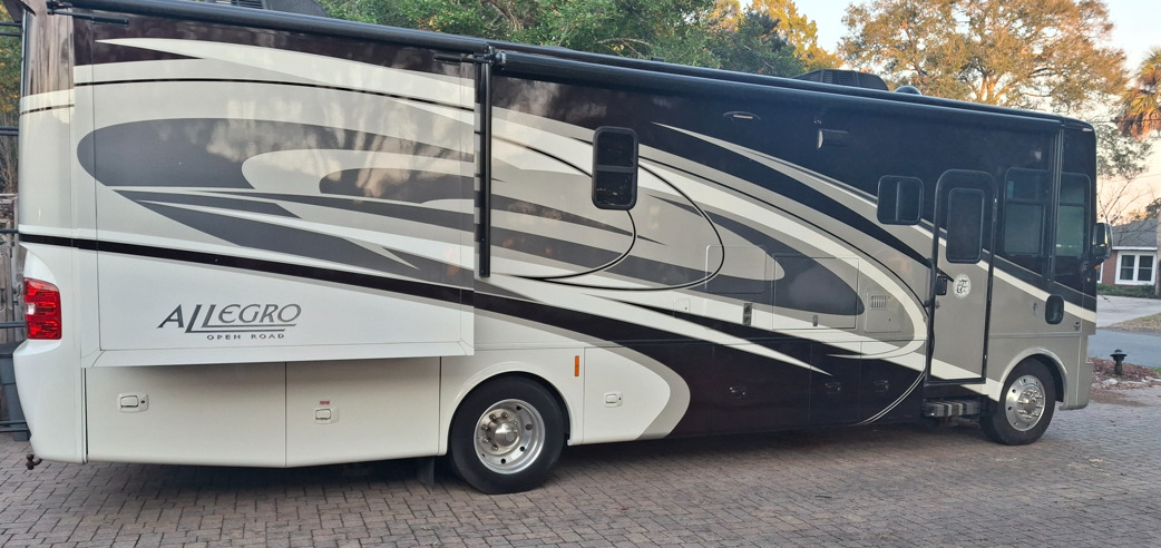 2016 Tiffin Motorhomes ALLEGRO CLASS A in palm harbor FL