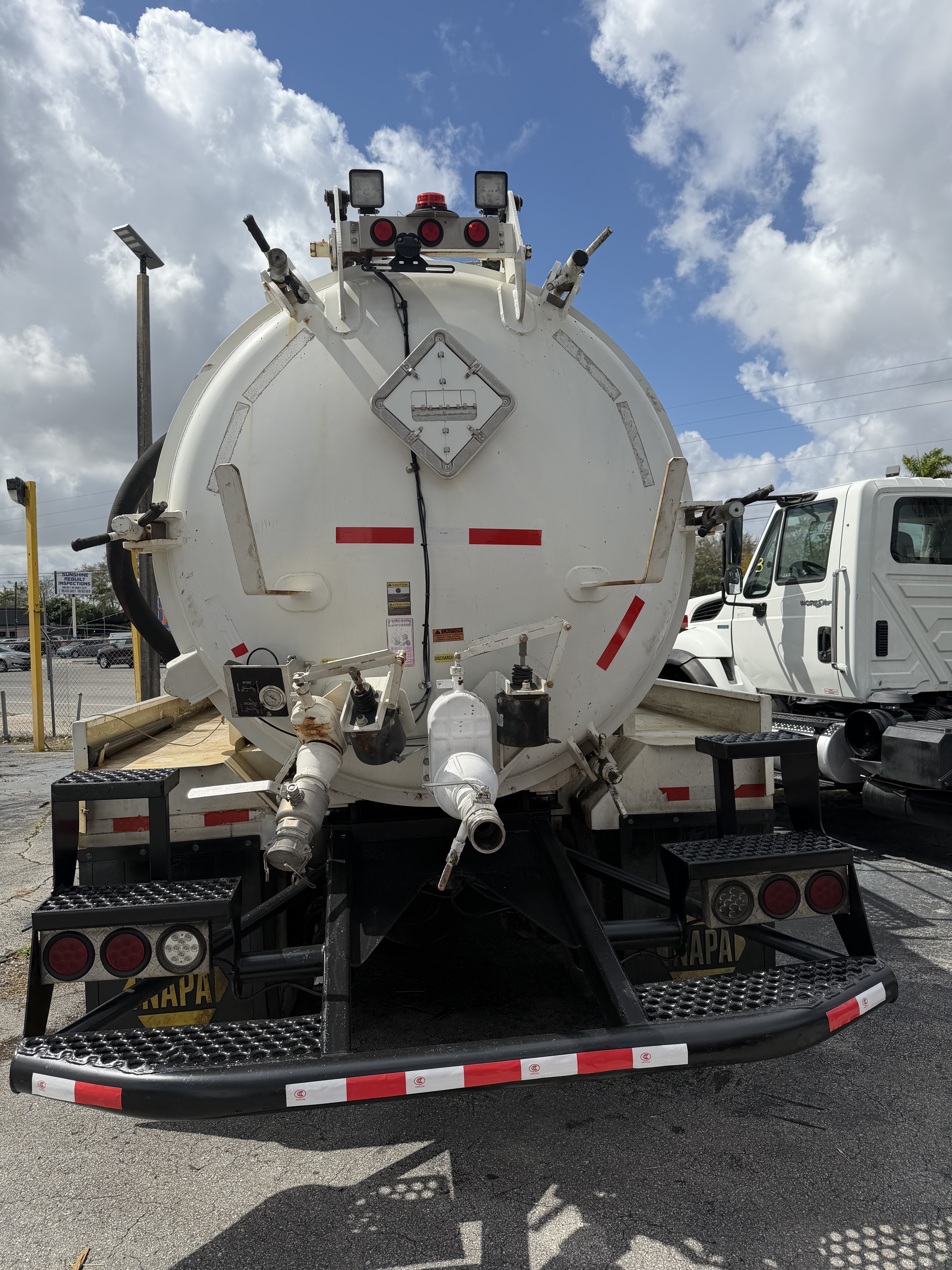 2011 INTERNATIONAL 7500 in Miami, FL